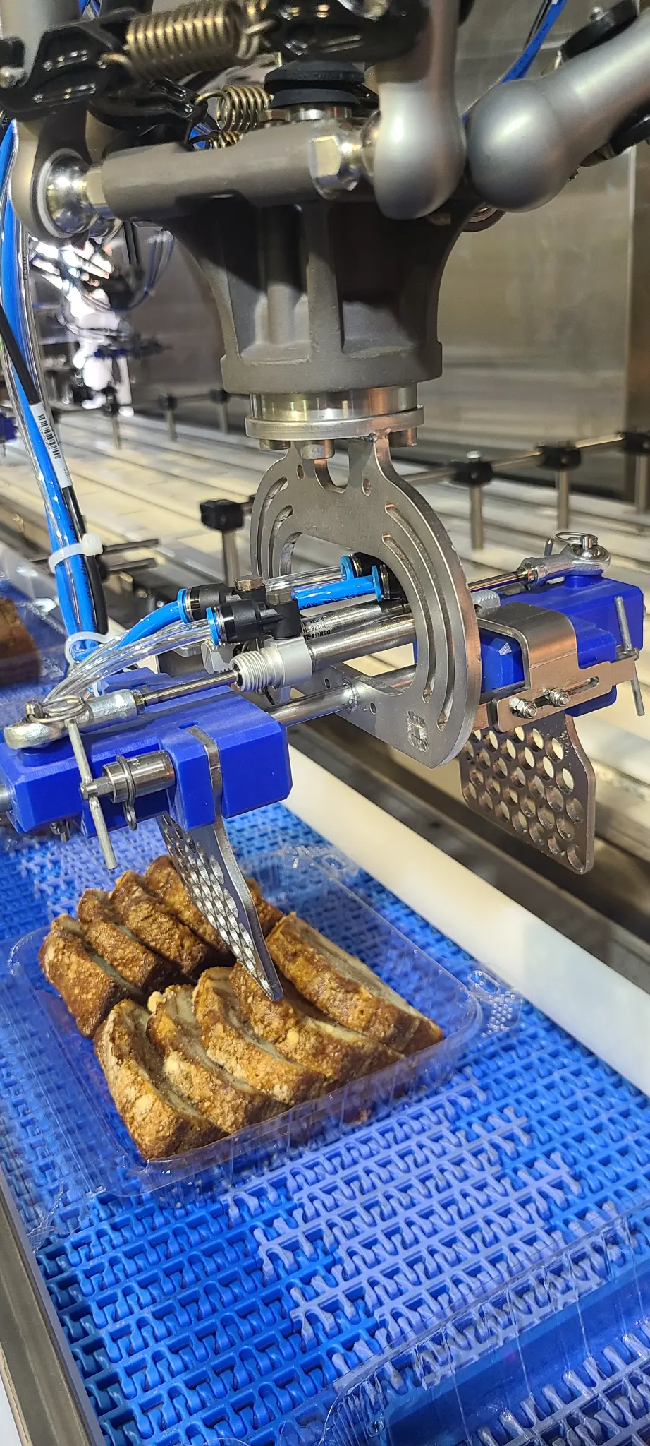 Custom end-of-arm tooling for robotic packaging